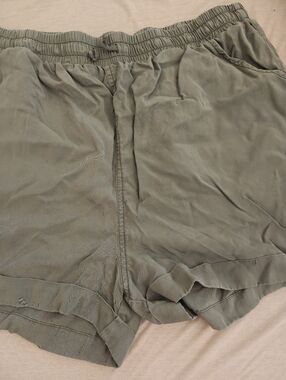 Universal Thread Olive Green Elastic Waist Shorts